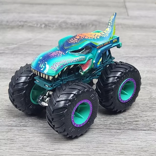 Hot Wheels Monster Truck 2022 Jurassic World TRICERATOPS Dinosaur 1:64  🌟NEW🌟