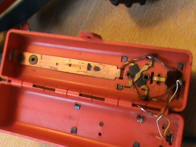 Tracteur jouet ancien tole et plastique GAMA en l'etat 15