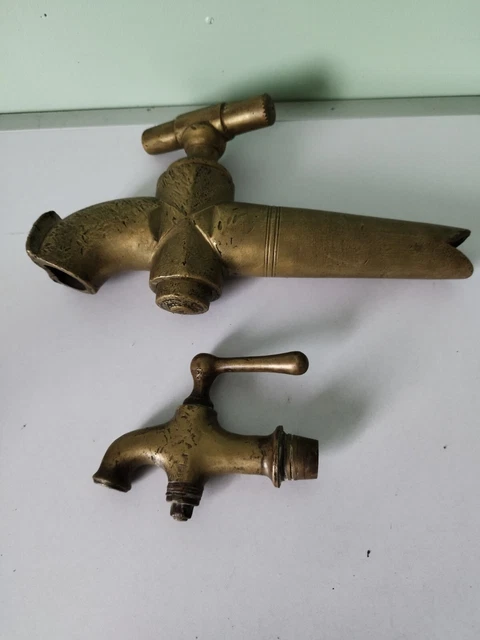  lot de deux robinets ancien en laiton dons un pour tonneaux de  vigne 