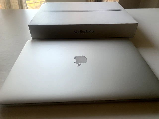 Apple MacBook Pro 15.4" 256GB SSD, Intel Core i7 quad core, 2.2 GHz, 16GB 2