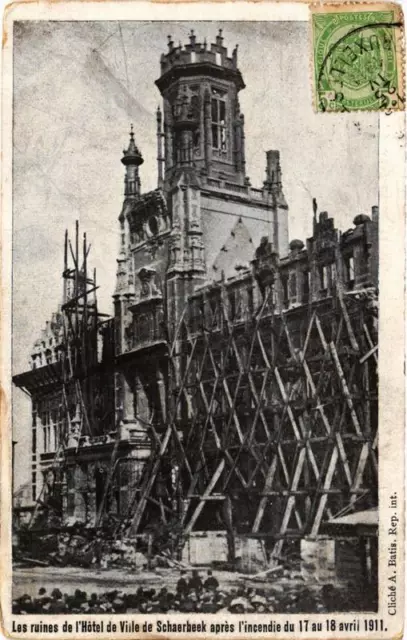 CPA AK Les ruins de l'Hotel de Ville de Schaerbeek MILITARY (731320)