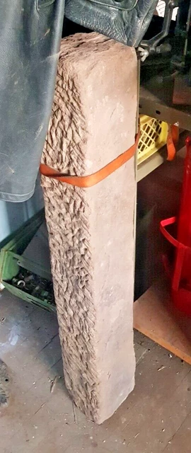 antike behauene Sandstein Stele  für Brunnen Wasserspeier  SÄULE für Skulptur
