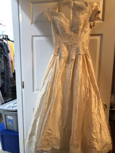 VINTAGE CREAMY BEIGE Wedding Dress by New York House of Bianchi. Size 8 ...