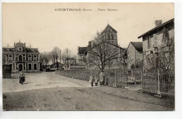 COURTISOLS - Marne - CPA 51 - la Mairie - place Massez - enfants