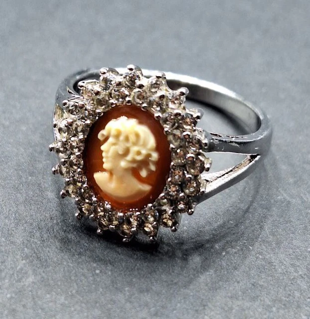 Anello con hot sale cammeo antico