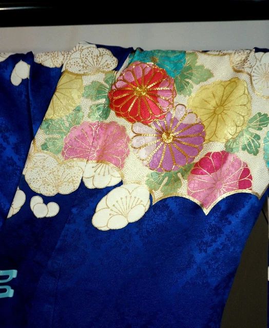 Japanese kimono SILK"FURISODE" long sleeves, Gold thred , Embroidery, 5' 3".3267 3