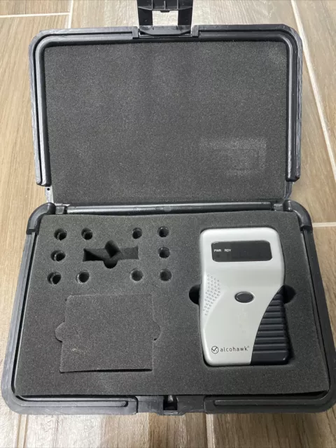 Probador de alcohol de aliento portátil serie Alcohawk Q3 Innovations con caja