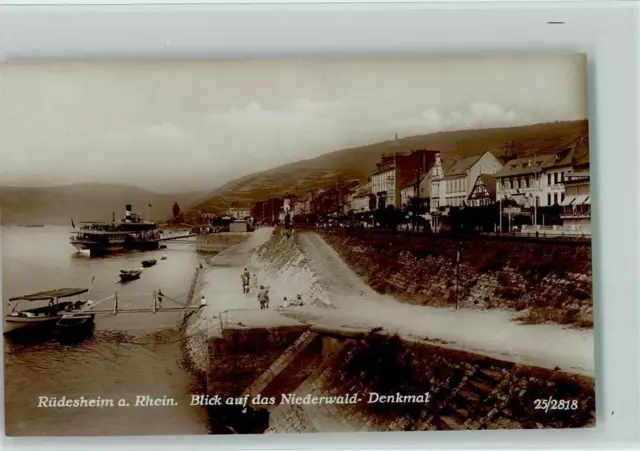 12073751 - 6220 Ruedesheim Anlegestelle mit Dampfer Foto ca 1938 AK  Rheinschiff