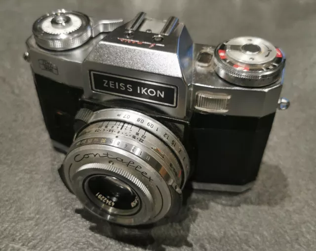 Appareil photo  Zeiss ikon Contaflex avec objectif Carl Zeiss Tessar 2,8/50 .