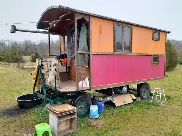 Roulotte Hippomobile - Cirque - Chambre A Coucher . Old Bedroom Circus Trailer -