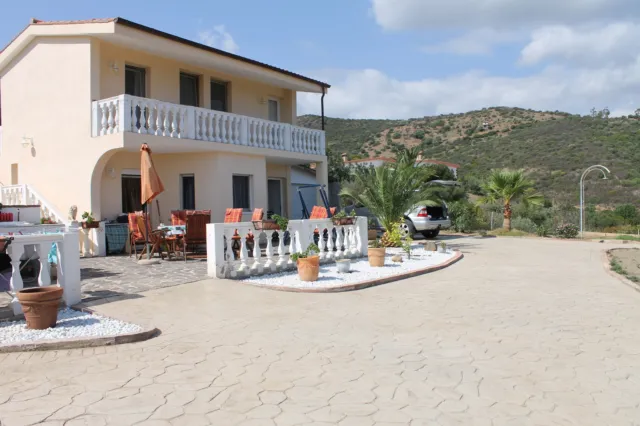 Ferienhaus/Ferienwohnung mit Pool auf Sardinien zu vermieten oder verkaufen