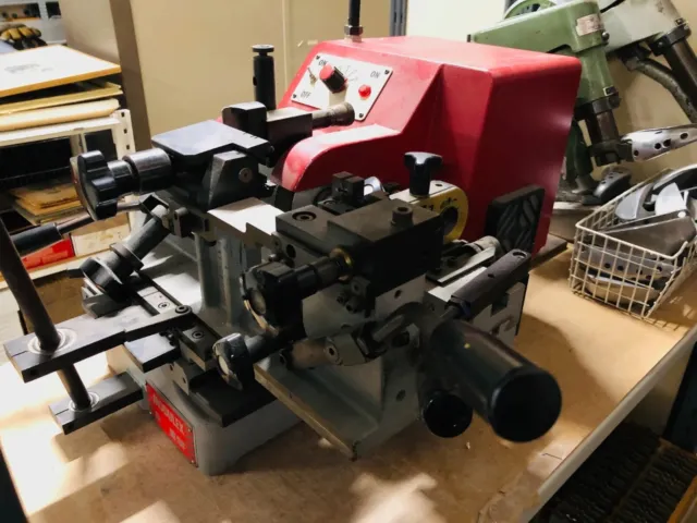Machine pour copier et tailler reproduction clés  Modulex III SF