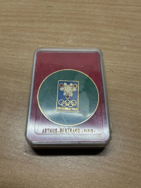 Badge Rare JO Grenoble 1968 - Air France, Made In France