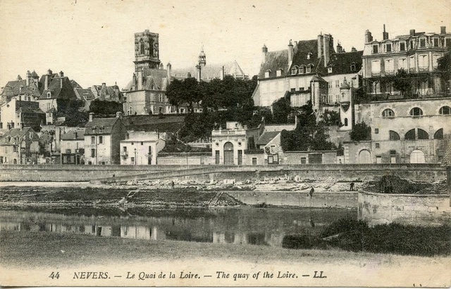 Carte Postale // Nevers // Les Quais De La Loire