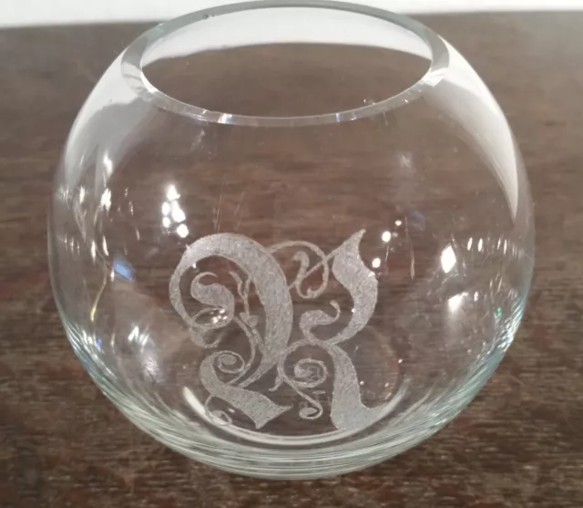 Kugelvase aus Glas mit Monogram-Gravur R, Handgravur, dünnwandig - Vintage 80er