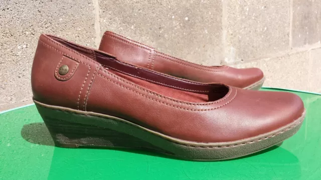 CLARKS LADIES SOFTWEAR Brown Leather Medium Wedge Slip On Shoes UK