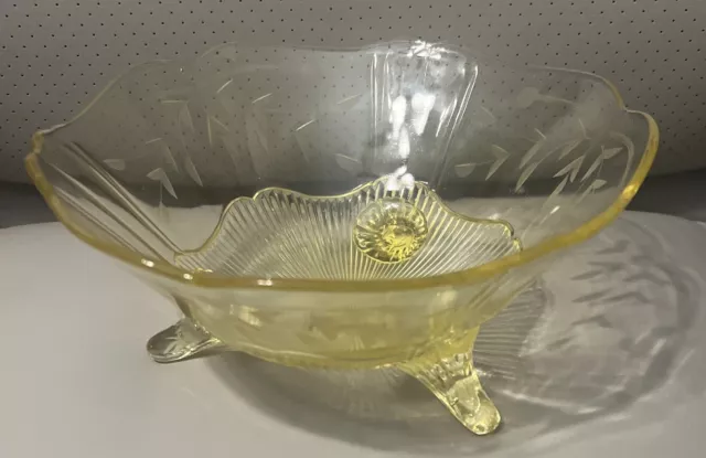 VINTAGE LANCASTER YELLOW DEPRESSION GLASS 3 FOOTED ETCHED w/ RIDGES BOWL