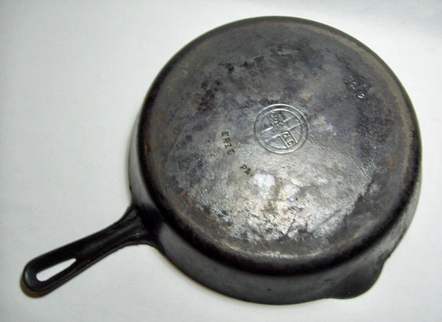 GRISWOLD ~ Vintage Heavy Duty Cast Iron 11.25" SKILLET (No 9, 710 E) ~ Erie PA