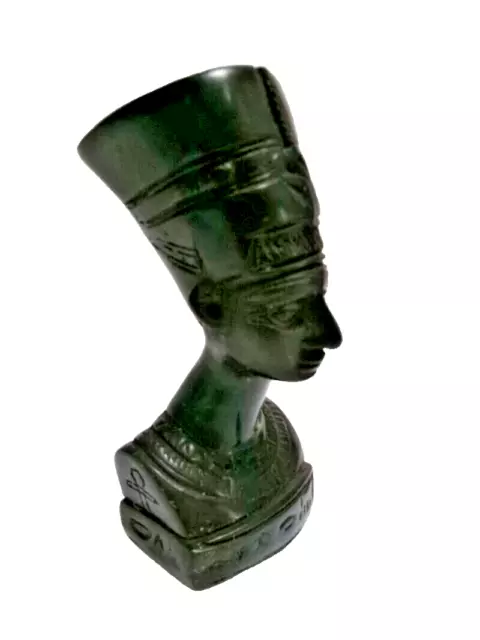 Statuette, buste en résine de la reine égyptienne Néfertiti