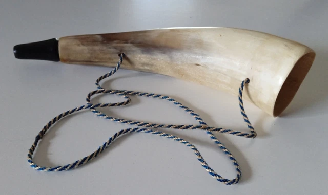 TROMPE DE CHASSE vintage - Corne d'appel en laiton avec motif sanglier en relief EUR 30,00 - FR