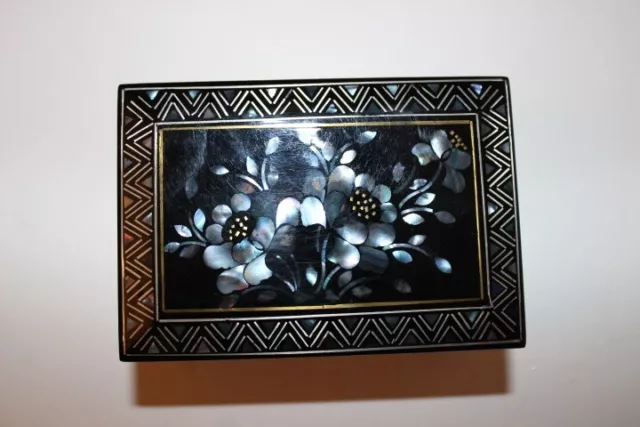 Antique Chinese Black Lacquer Mother Of Pearl Inlay Lac Burgaute Trinket Box!