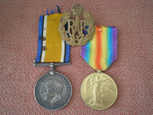 WW1 Medal Pair & Cap Badge to 3rd Class Air Mech SAUNDERS, Royal Air Force