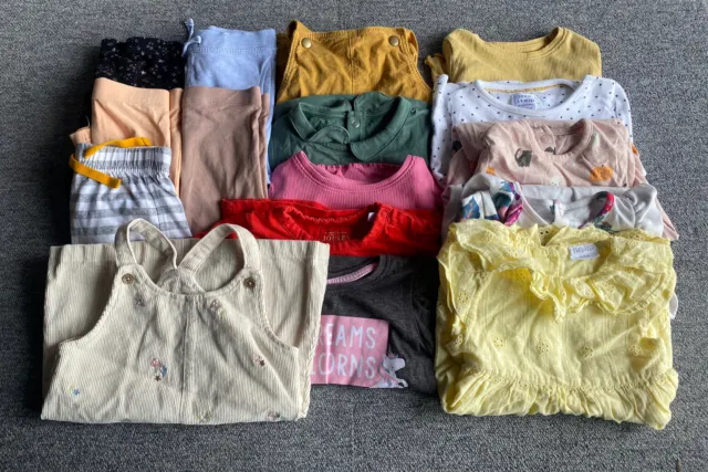 Pacchetto di abiti per bambine età 9-12 mesi. Collezione di 16 articoli