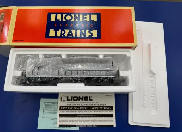 Lionel Trains 6-18513 New York Central GP-7 O Scale Locomotive w/ Horn NYC NEW