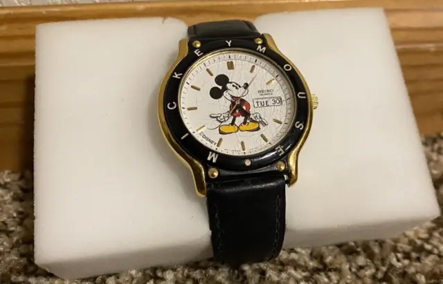 Seiko 7N43-6A99 Sport Mans 38MM Day Date Mickey Mouse Character Watch Near Mint