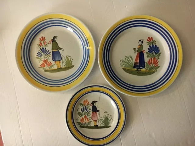 Henriot Quimper Deux Assiettes A Décor D Un Couple De Breton & Une Petite Assiet