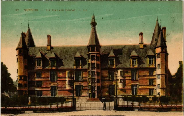 CPA NEVERS - Le Palais Ducal (355681)
