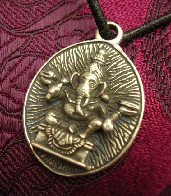 Tolles BUDDHA-GANESHA AMULETT aus NEPAL SILBER