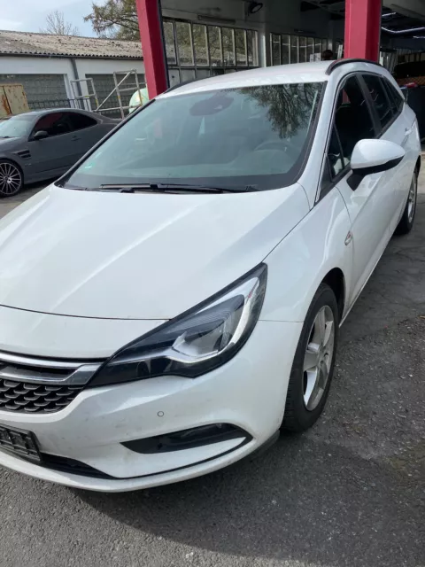 Opel Astra K Sports St/St 1.6DAUT.NAVI.VOLL-LED.KAMERA.PDC.MOTORSCHADEN.08/2019