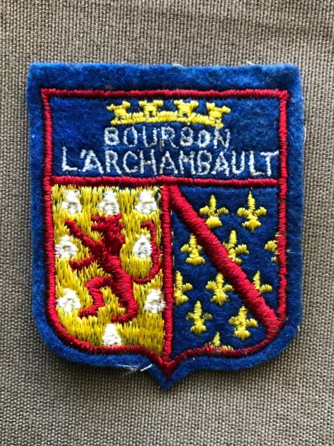 Scoutisme : ancien insigne tissus de Bourbon-L'Archambault - années 50