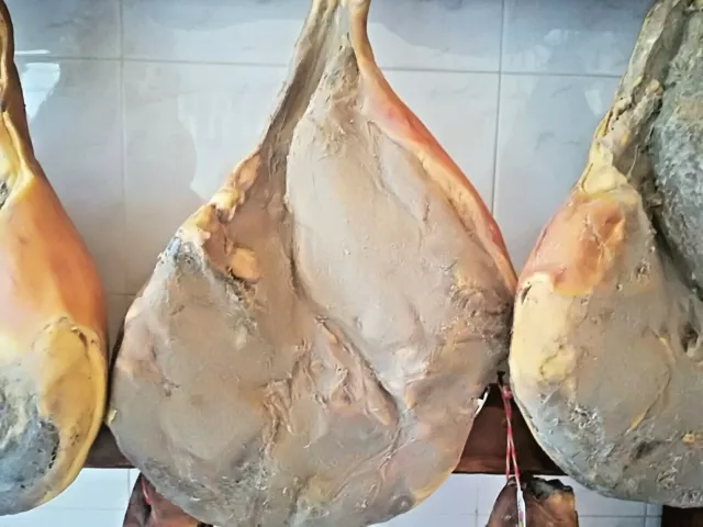 Prosciutto Crudo Disossato Intero Senza Osso Stagionata Umbria Prosciutti Crudi 2