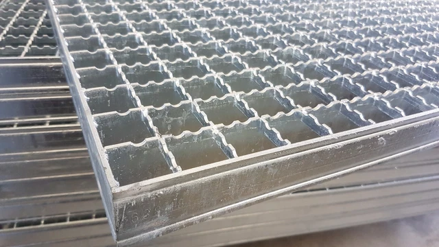 Industrie Gitterrost 1000x1000x 30/30 Tragstab 40/2 mm Industrie Gitterrost 1000x1000x 30/30 Tragstab 40/2 mm