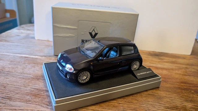 Miniature BMW Série 1 E87 1/18 Welly – Métal Gris – Portes, Capot Et Coffre Ouvrants