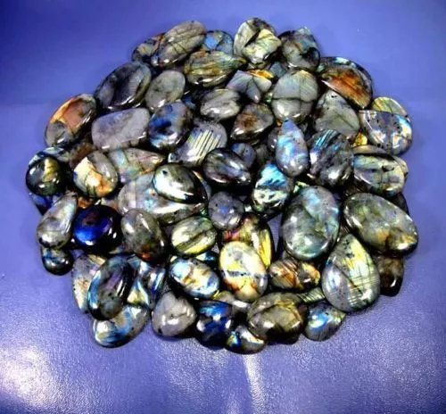 5000 cts. Lot de 55 pièces en gros de pierres précieuses de cabochon de...