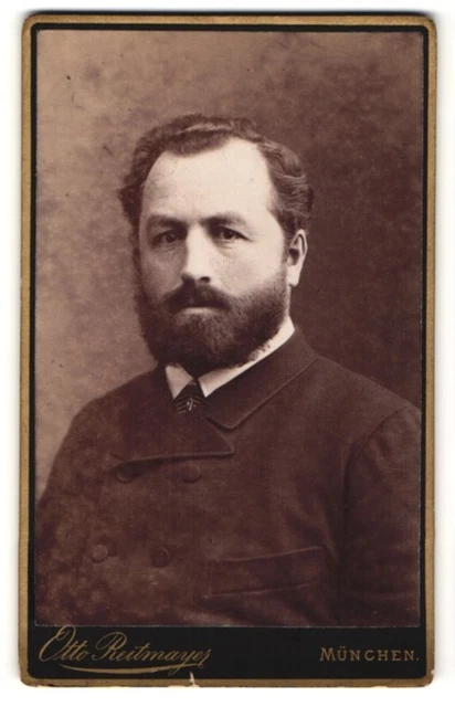 Fotografie Otto Reitmayer, München, Portrait stattlicher junger Mann mit Vollba