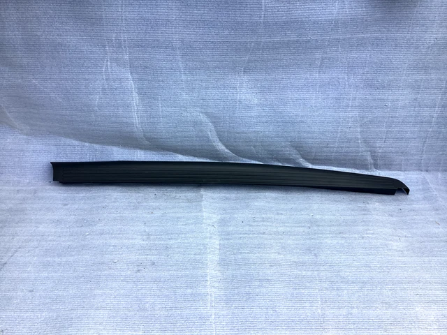 2018 2019 Nissan Frontier right cap bed molding OEM