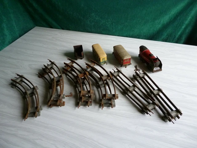 Lot De Jouets Anciens En Tôle - Marque JLH - Voitures Et Camions Vintage