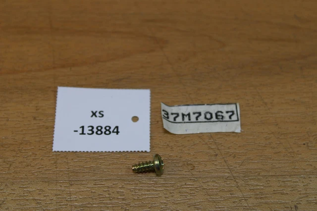 John Deere 37M7067 Screw NOS NEU genuine xs13884