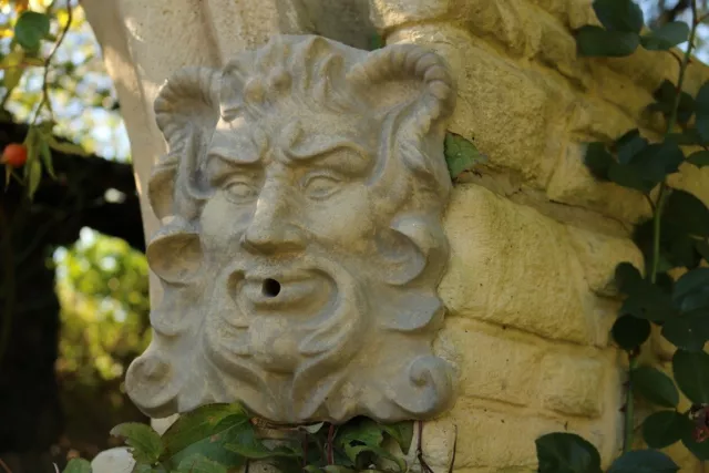 WASSERSPEIER WIDDERKOPF WIDDER Wandhänger Steinfigur frostfester