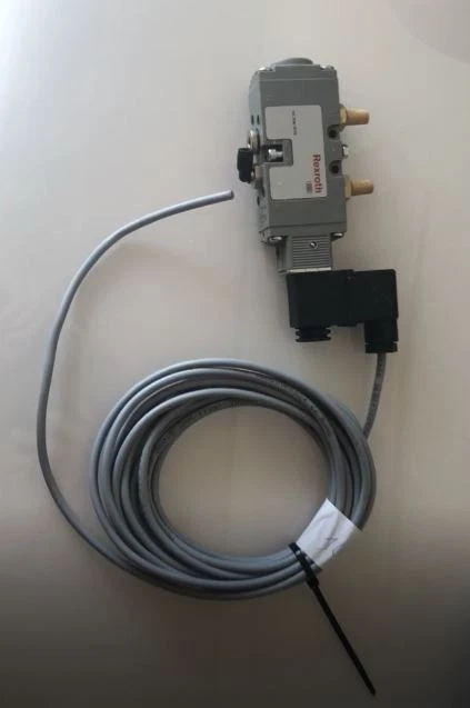 Pièce Technique Rexroth 1824210243 - 2 Unités - Occasion En état Fonctionnel
