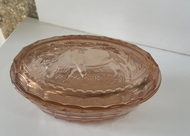 Ancien Couvercle De Beurrier Ovale En Verre – Décor Vache Relief – France Années 1920-1949