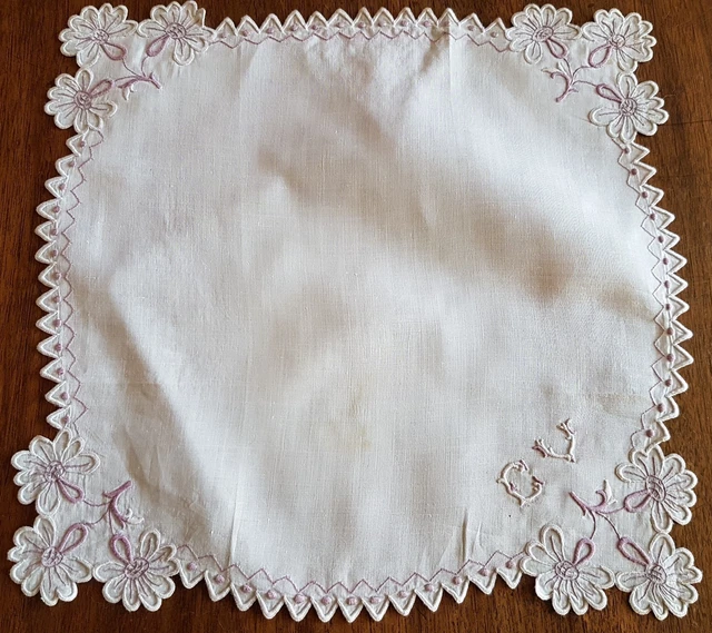 VENDU - Ancien petit mouchoir de mariée et sa dentelle - Le Grenier de