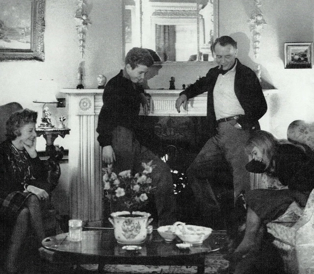 John Mills Family At Home Mary Bell Juliet Mills 1965 Candid Photo Article H23