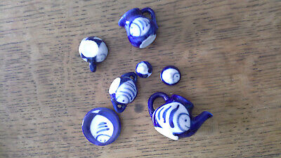 service à thé miniature en faïence dinette poupée tasses soucoupes bleu blanc