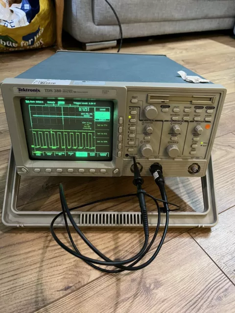 Tektronix TDS380 400 MHz, 2 GS/s Digital Real-Time Oscilloscope - Good Condition