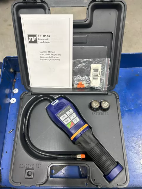 TIF XP-1A Refrigerant Leak Detector - tested, includes case and manual